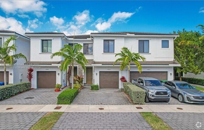 Building Photo - 10835 SW 235th Ln Rental