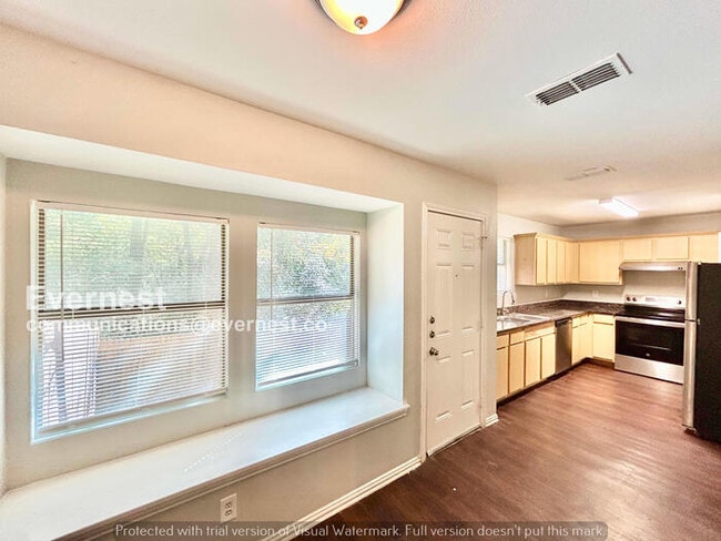 Photo - 320 Ezekial Ave