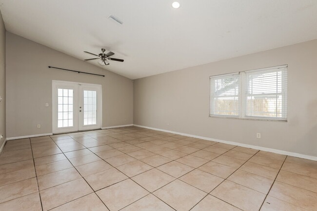 Photo - 2027 Helm Ln