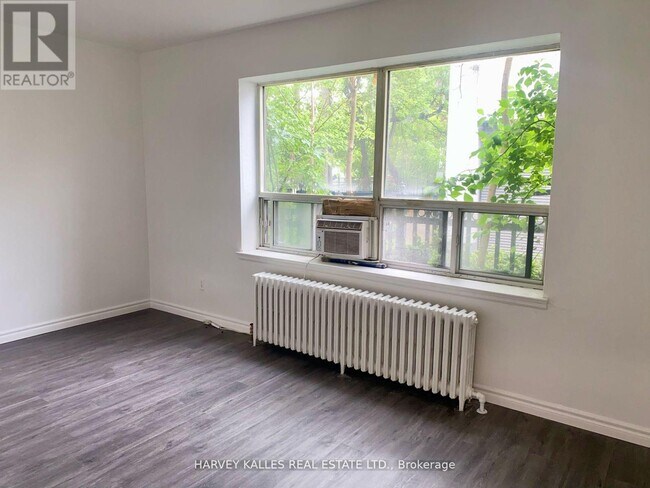 Photo - 1582 Bathurst St Unité 105