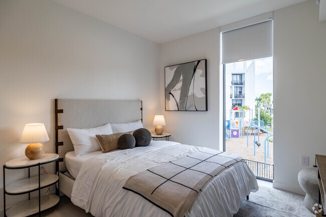 2 BR, 2 BA - 968SF - LAGUNA GARDENS