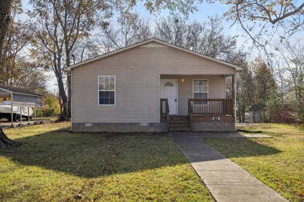 Building Photo - 216 Winters St