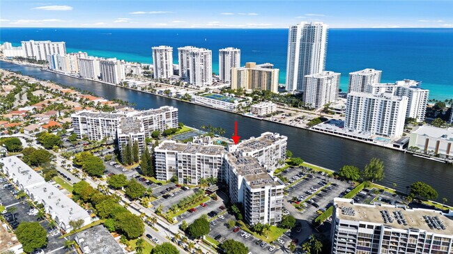 Building Photo - 800 Parkview Dr Unit 718