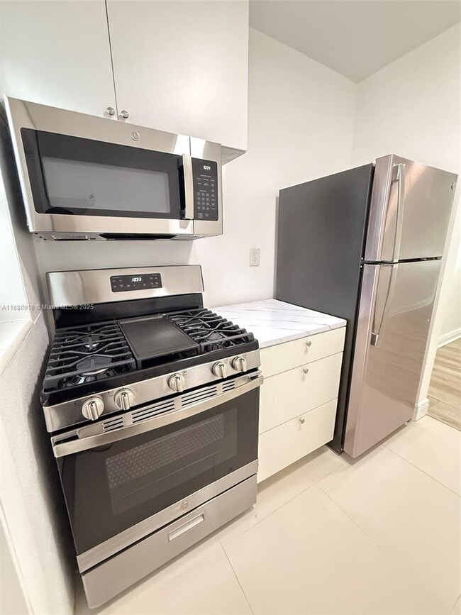 Building Photo - 542 Euclid Ave Unit 4 Rental