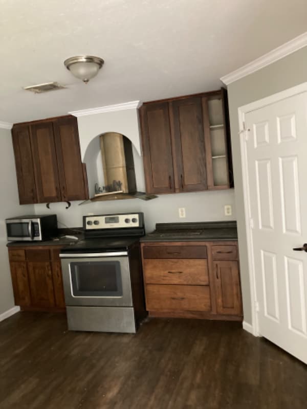Building Photo - 1701 Pine Tree Rd Rental