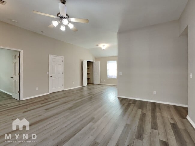 Photo - 525 Cherokee Gate Dr