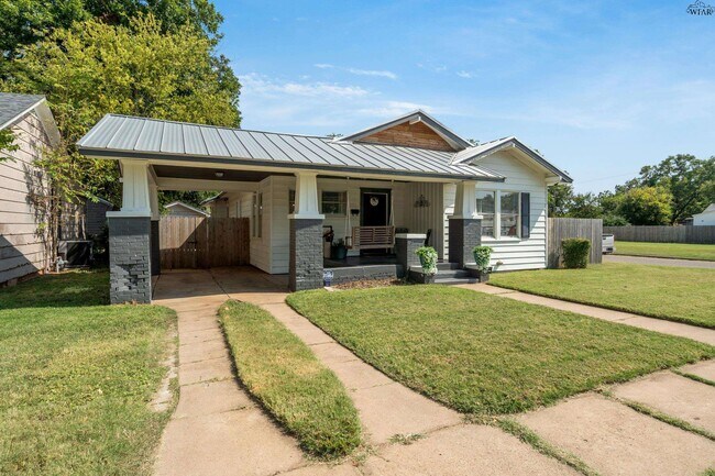 Photo - 1113 Taylor St