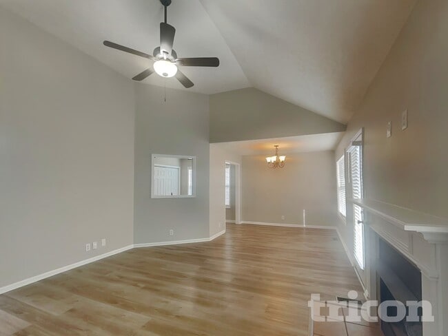 Photo - 1616 Broad Cir