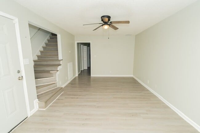 Photo - 615 Doane Dr