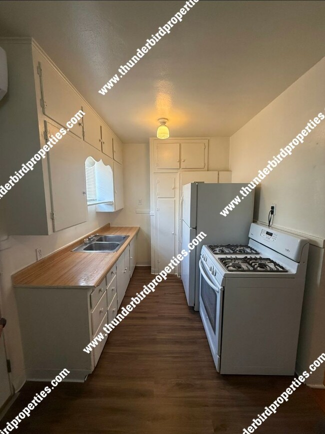 Photo - 1 bedroom, 1 bath near highway, parks, and easy access to downtown!