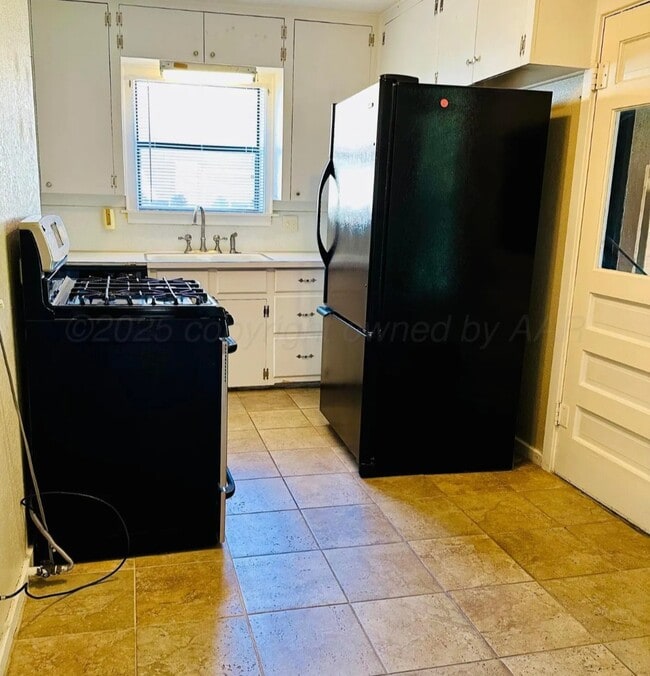 Kitchen - 1603 Takewell St