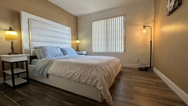 Photo - 7631 Tackle Dr Unidad 7631 Tackle Dr. #107