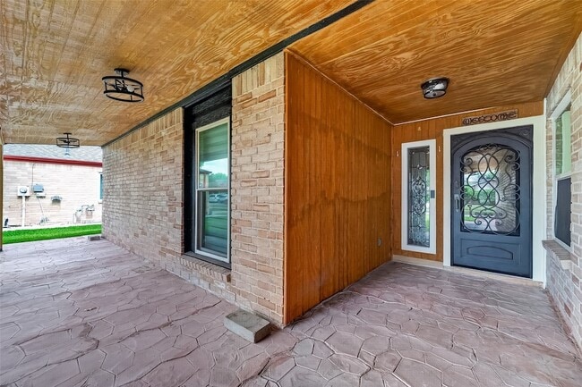 Photo - 19818 Packwood Dr