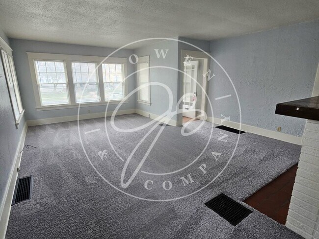 Photo - Charming 2 Bed, 1 Bath lower duplex in Toledo, OH - Don't Miss Out!