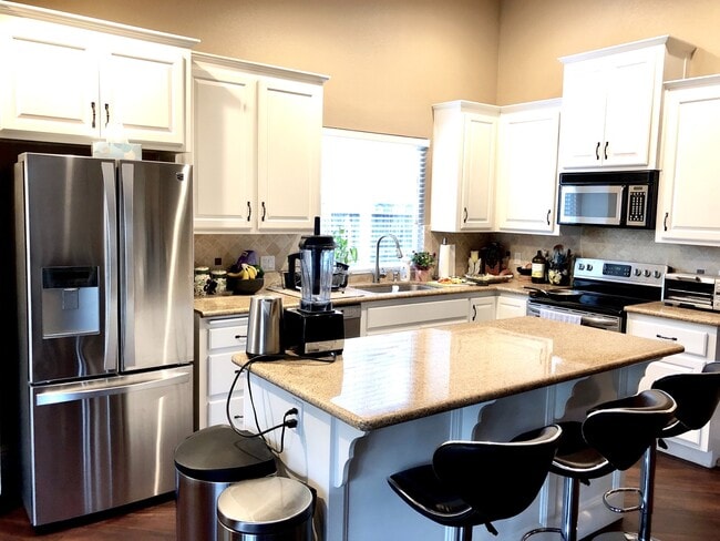 Photo - Beautiful 3 Bedroom 2 Bath Home~ Adorable!