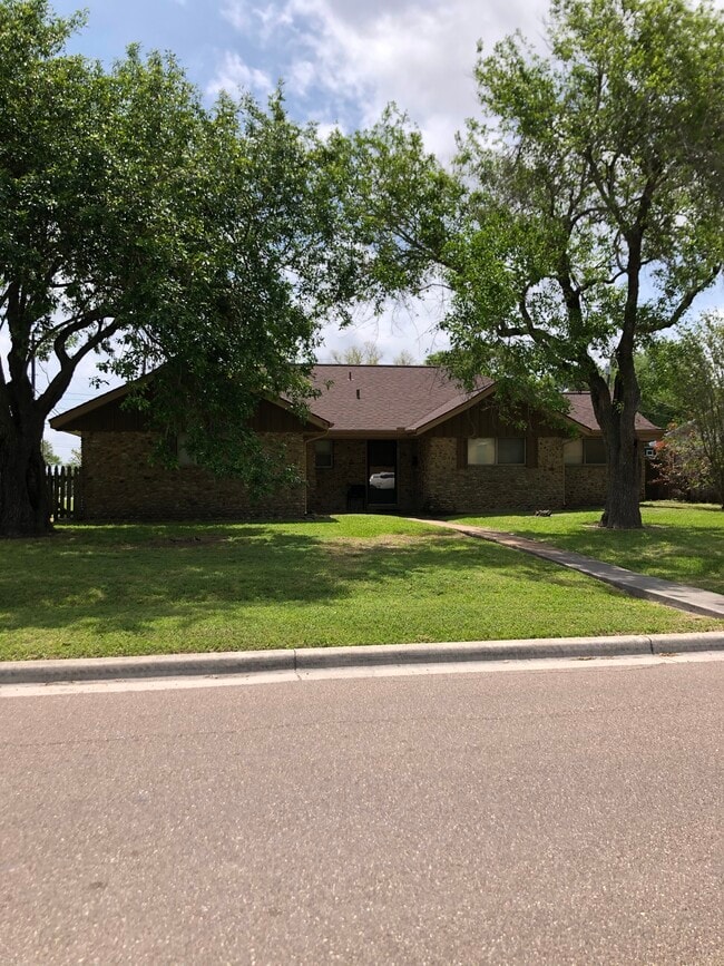 Photo - 2100 Vail Dr House