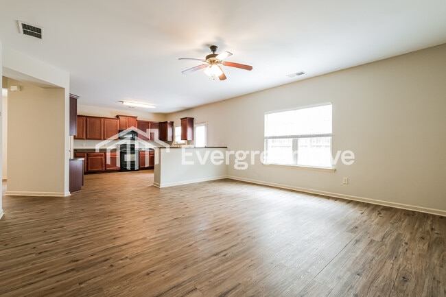 Photo - 138 High Point Way