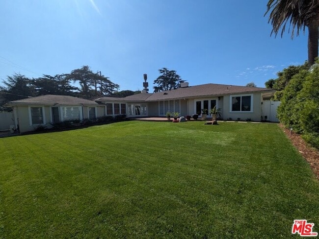 Photo - 702 Adelaide Pl