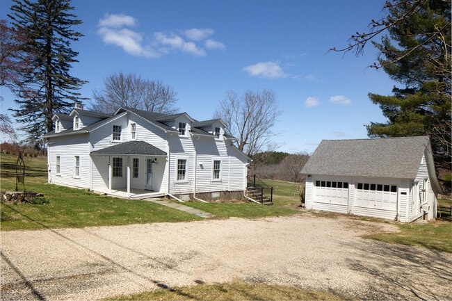 Building Photo - 126 Lime Rock Rd Rental