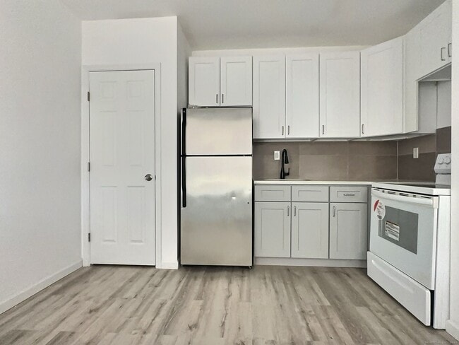 Photo - 677 Fairfield Ave Unit 204