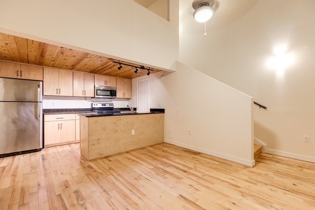 Photo - Simon Cycle Building - 10 W. Broad St.