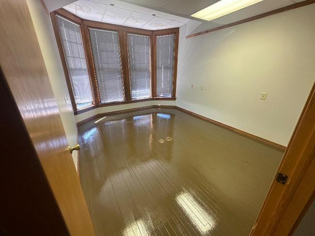 Photo - 120 N Main St