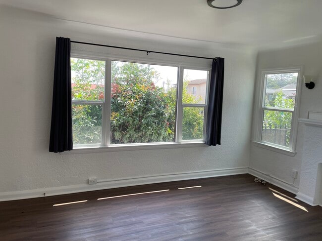 Living Room - Front - 1905 S Alma St Unit 1905