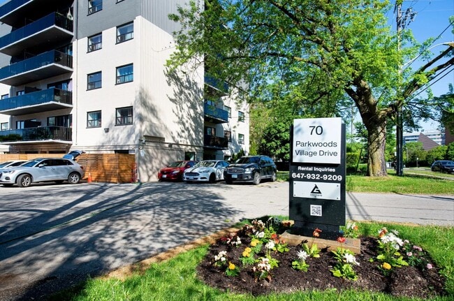 Building Photo - 70 Parkwoods Village Dr