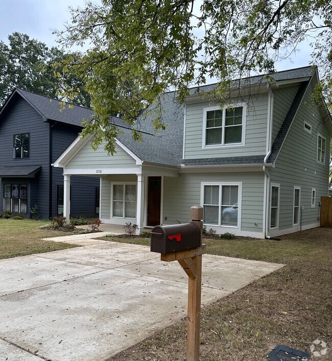 Building Photo - 3 Bedroom House with Privacy Fence