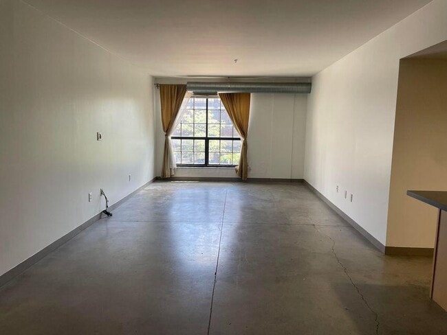 Photo - 767 N High St Unit R201