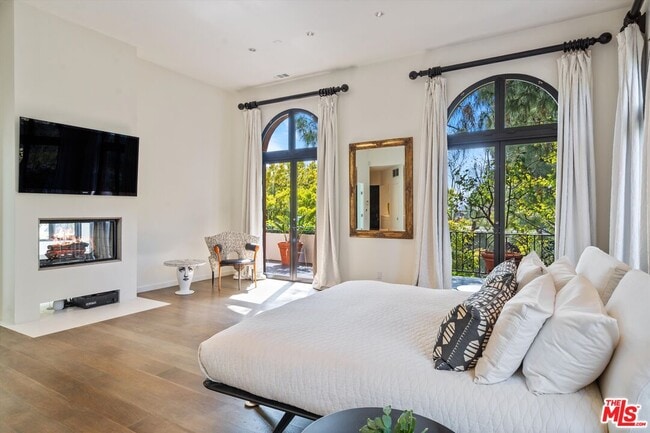 Building Photo - 2328 San Ysidro Dr