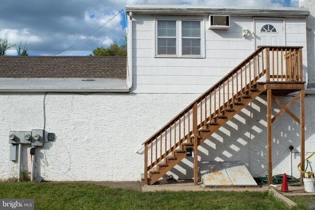 Building Photo - 450 E Butler Ave Unit APT A