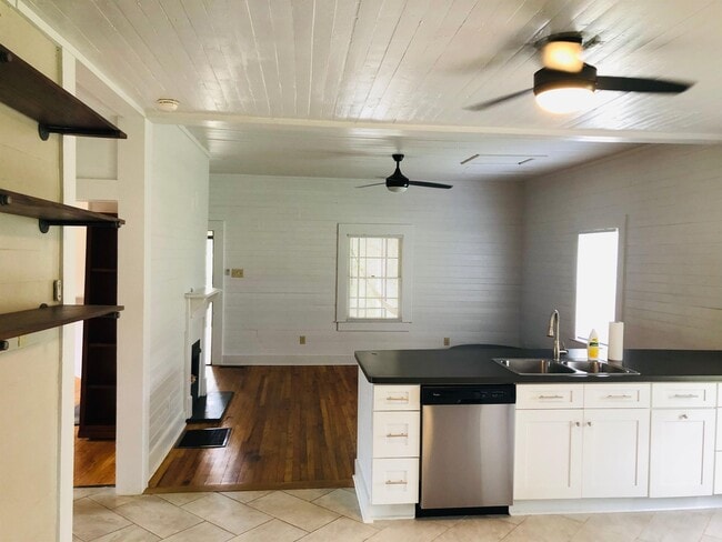 Photo - 140 Hiawassee Ave