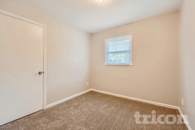 Photo - 5313 Larewood Dr