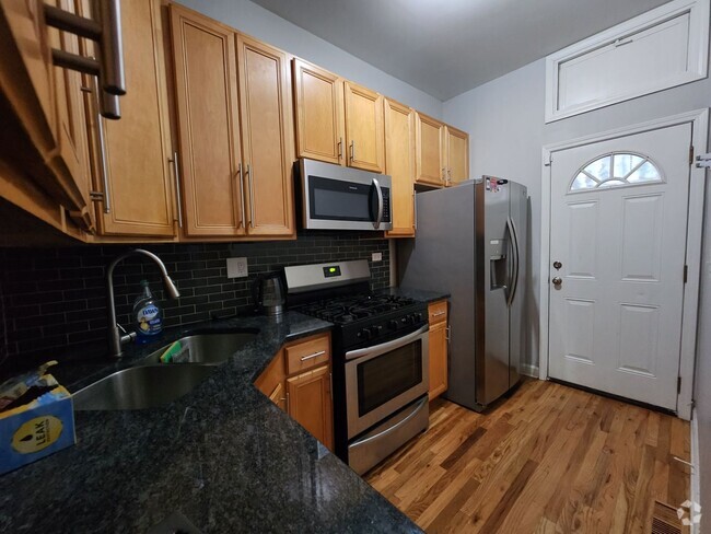 Building Photo - Across the street from UofC campus! Super ... Rental