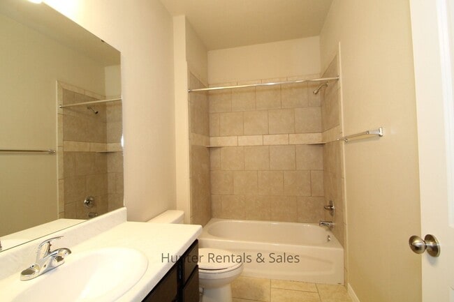 Photo - Loaded With Amenities!