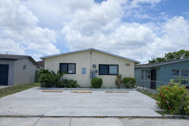 Building Photo - 323 NW 4 Ave Hallandale, FL 33009