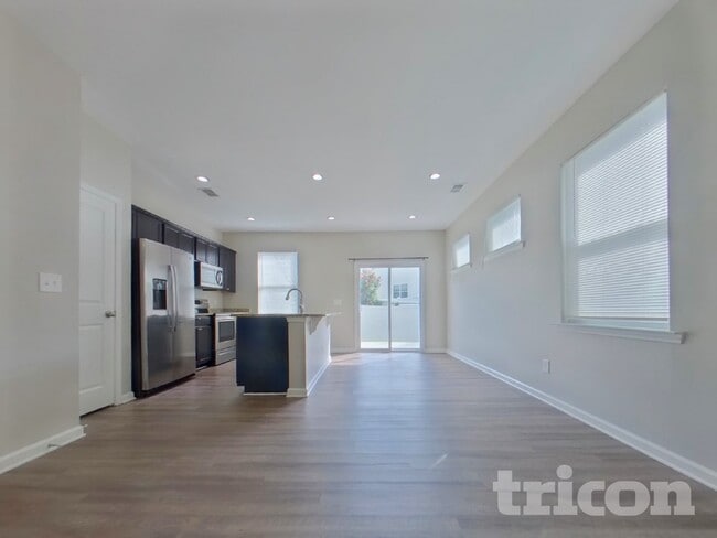 Photo - 323 Springwalk Ln