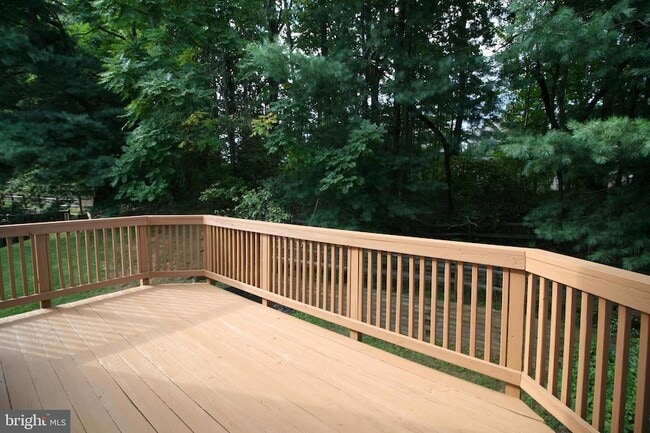 Photo - 512 Suffield Dr