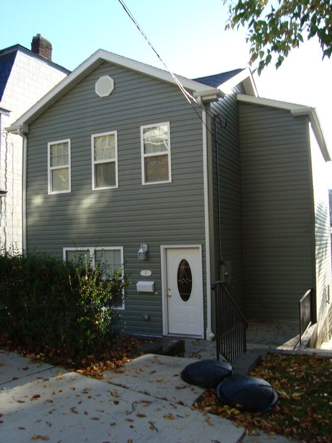 Building Photo - 35 Norton St