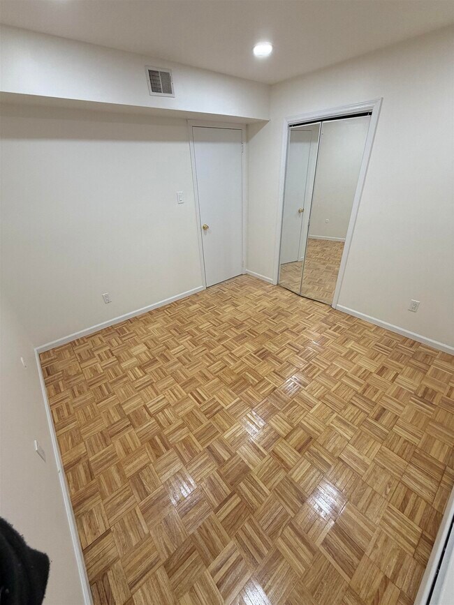 Photo - 293 Avenue C