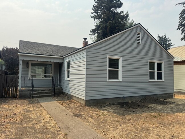 Building Photo - 702 E 7th Ave