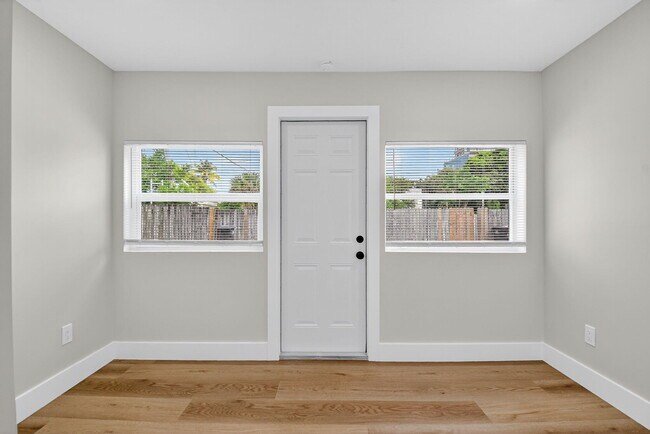 Photo - 409 47th St Unidad 3