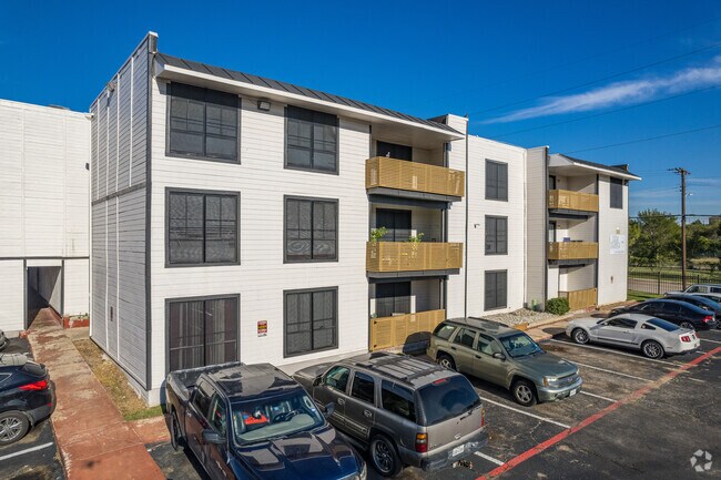 Photo - Parea Oak Lawn