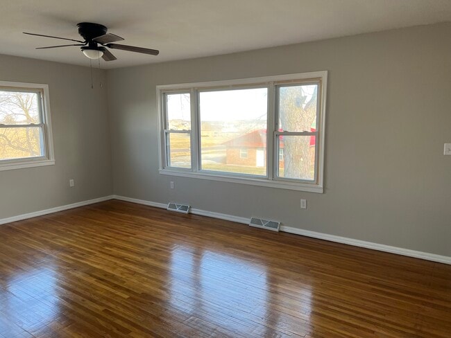 Photo - 102 Franklin St