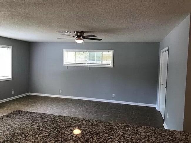 Photo - 1425-1425 Mahlow Dr Unit 1423