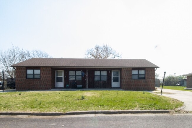 Building Photo - 1510 Doris Dr Unit Apt B