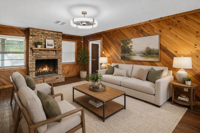 Photo - 2027 Ottawa Ln