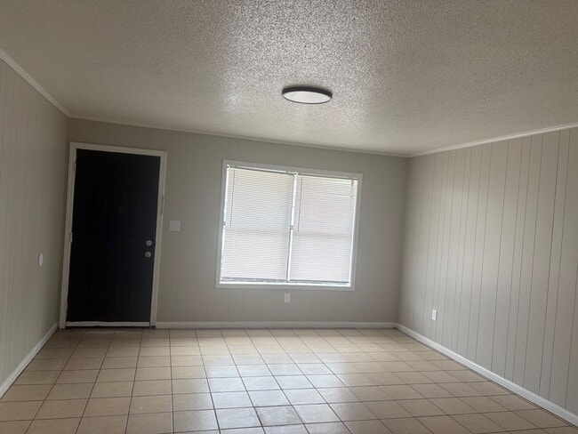 Building Photo - 201 E Baldwin Unit 207