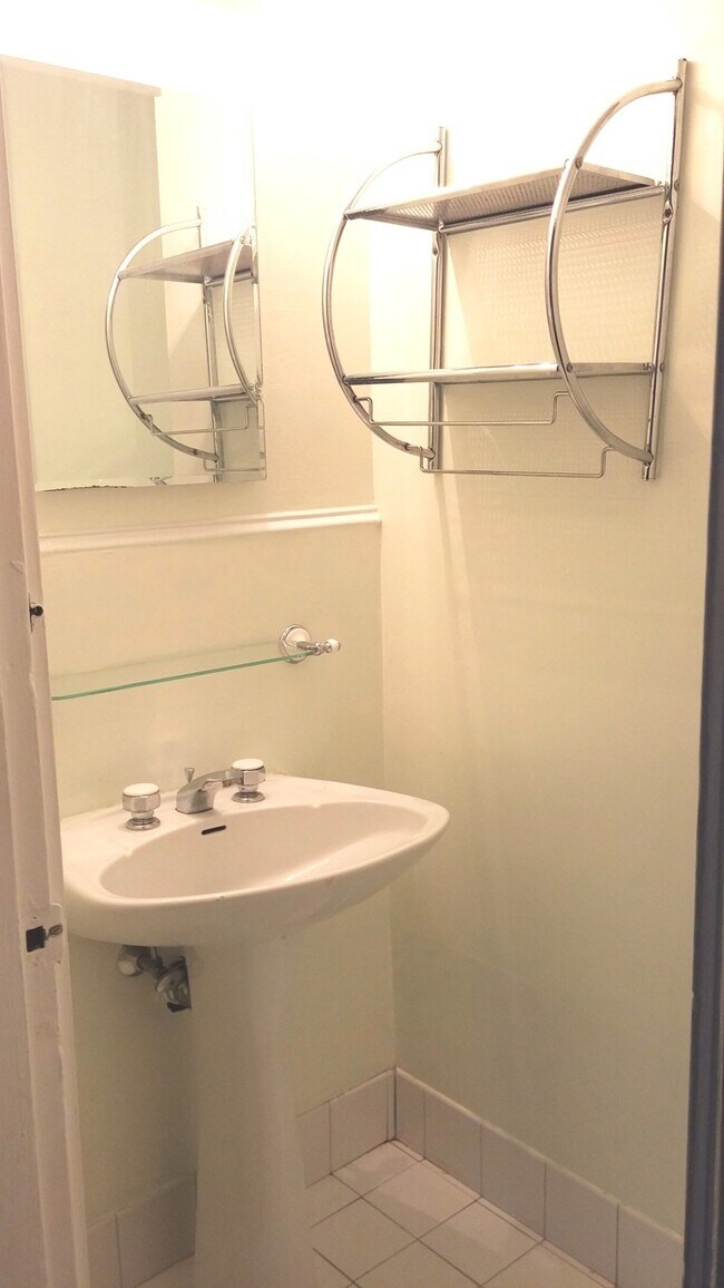 Photo - 869 Beacon St